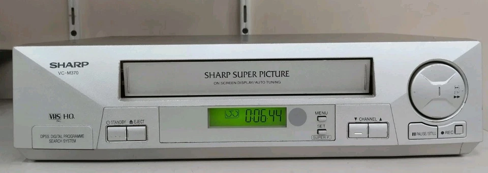 SHARP VC-M370 VIDEOREGISTRATORE VHS CON TELECOMANDO  - Immagine 2 di 4