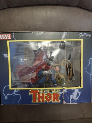 Diamond Select Marvel Gallery The Mighty Thor Diorama Statue 2022 9'' PVC Figure