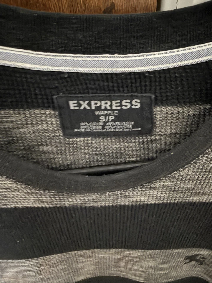 Express Waffle Sweater Mens Small (hole in arm small) - Image 3 of 4