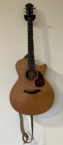 Guitarra acústica Furch Blue GC-CM + cinturón