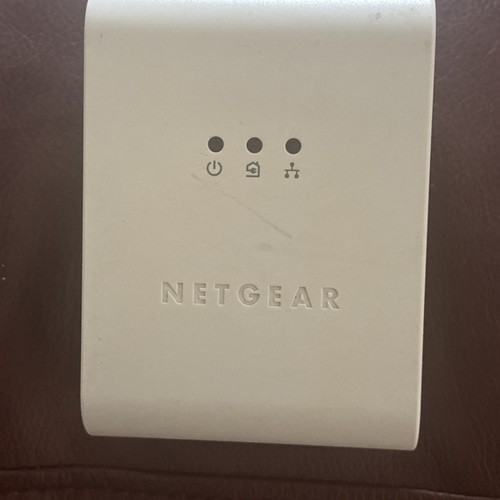 Netgear XE104 85 Mbps Powerline Wall Plugged 4-Port Ethernet Switch - Picture 3 of 5