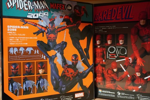 MEDICOM SPIELZEUG MAFEX Nr.239 SPIDER-MAN 2099 & Nr.223 DAREDEVIL COMIC Ver. Set - Bild 11 von 11