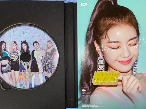  ITZY [IT'Z ICY] LIA AUTOGRAPHED SIGNED ALBUM MWAVE ICY VER. - Picture 2 of 4