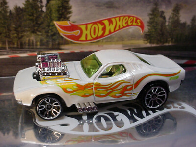 2025 Hot Wheels RODGER DODGER #67 white;flames;j5🔥Let's Race