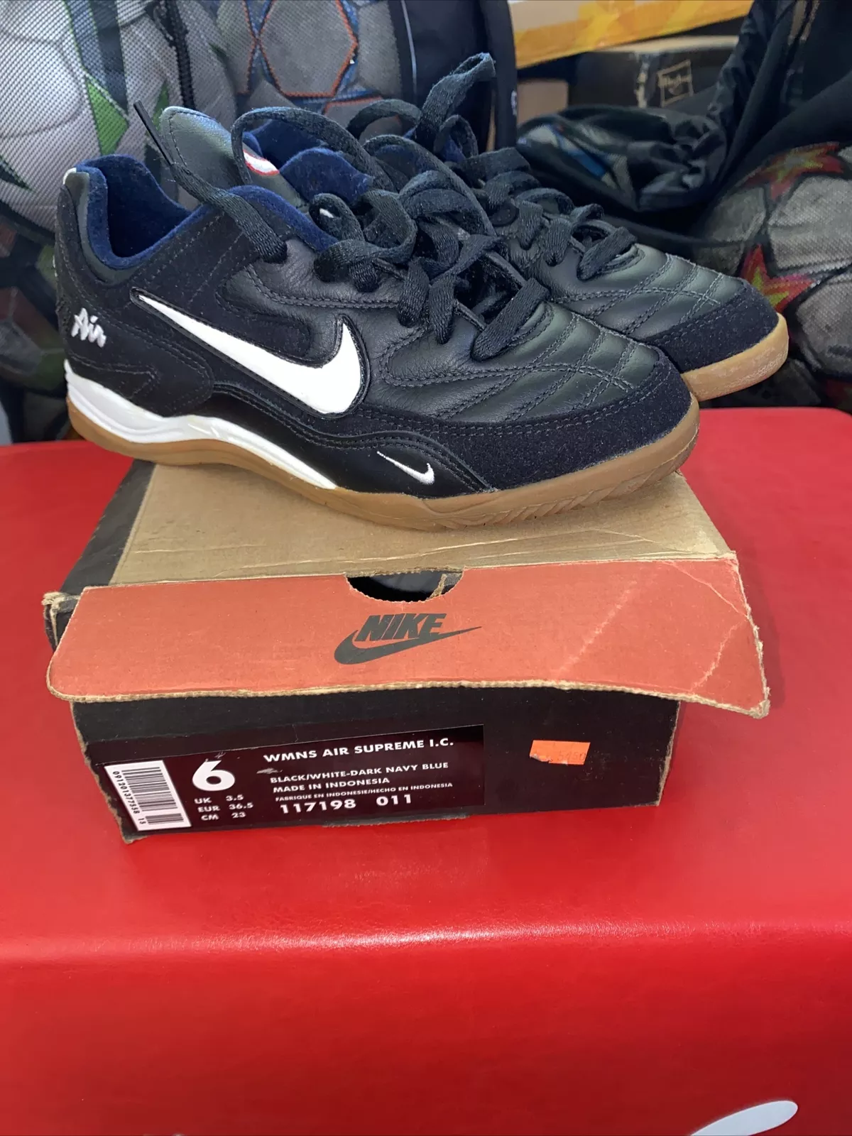Chaussures de football d'intérieur vintage Nike Air Supreme IC pour femme, taille 6, neuves avec boîte