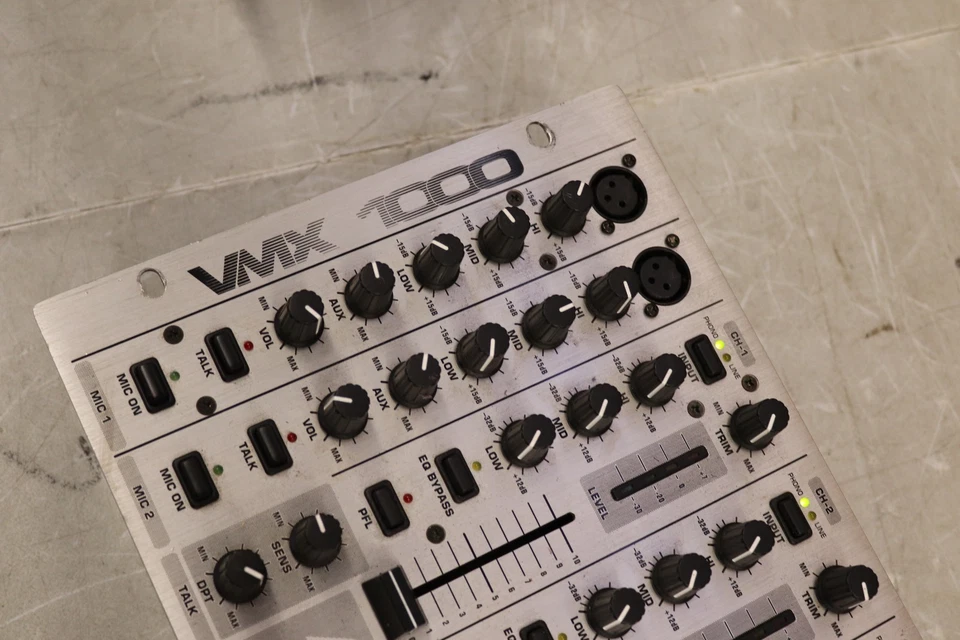 Behringer Pro Mixer VMX1000 7-Channel Rack-Mount DJ Mixer - Image 2 of 4