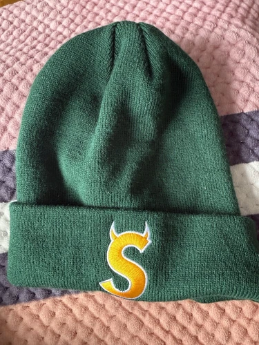 bonnet vert logo S suprême
