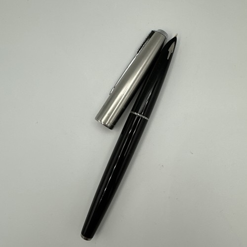 Vintage Parker 61 Fountain Pen Silver Toned Cap Black Body Made in USA - Picture 8 of 17