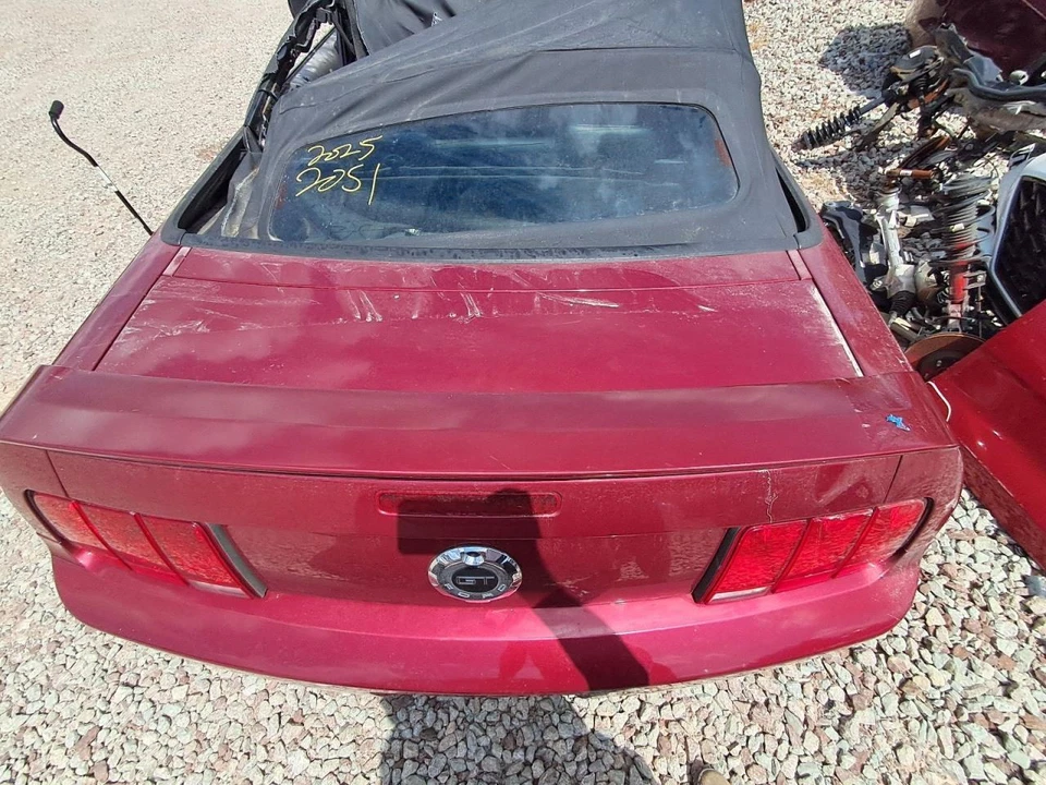 (LOCAL PICKUP ONLY) Trunk/Hatch/Tailgate With Spoiler Pedestal Mount Fits 05-09 Foto 2 de 3