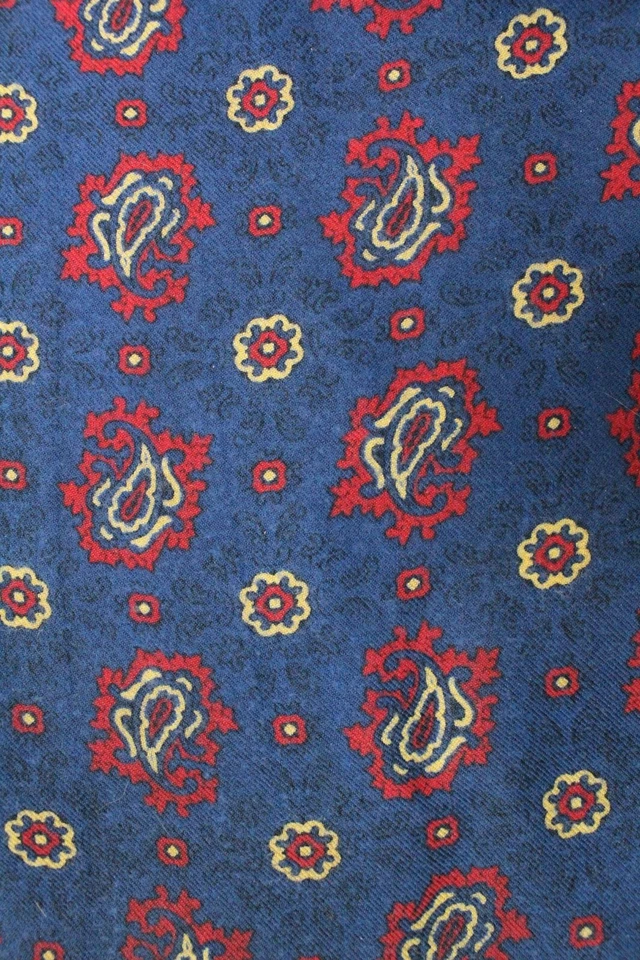 VINTAGE BRITISH TOOTAL BLUE MIX FLORAL PRINT  SCARF - Image 2 of 4