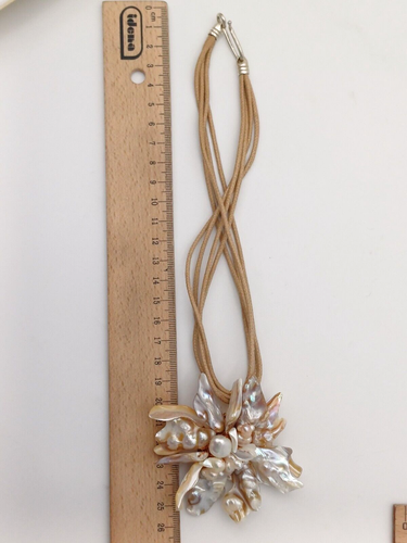 COLLANA CIONDOLO E SPILLA MADREPERLA E PERLE BAROCCHE - Foto 3 di 6