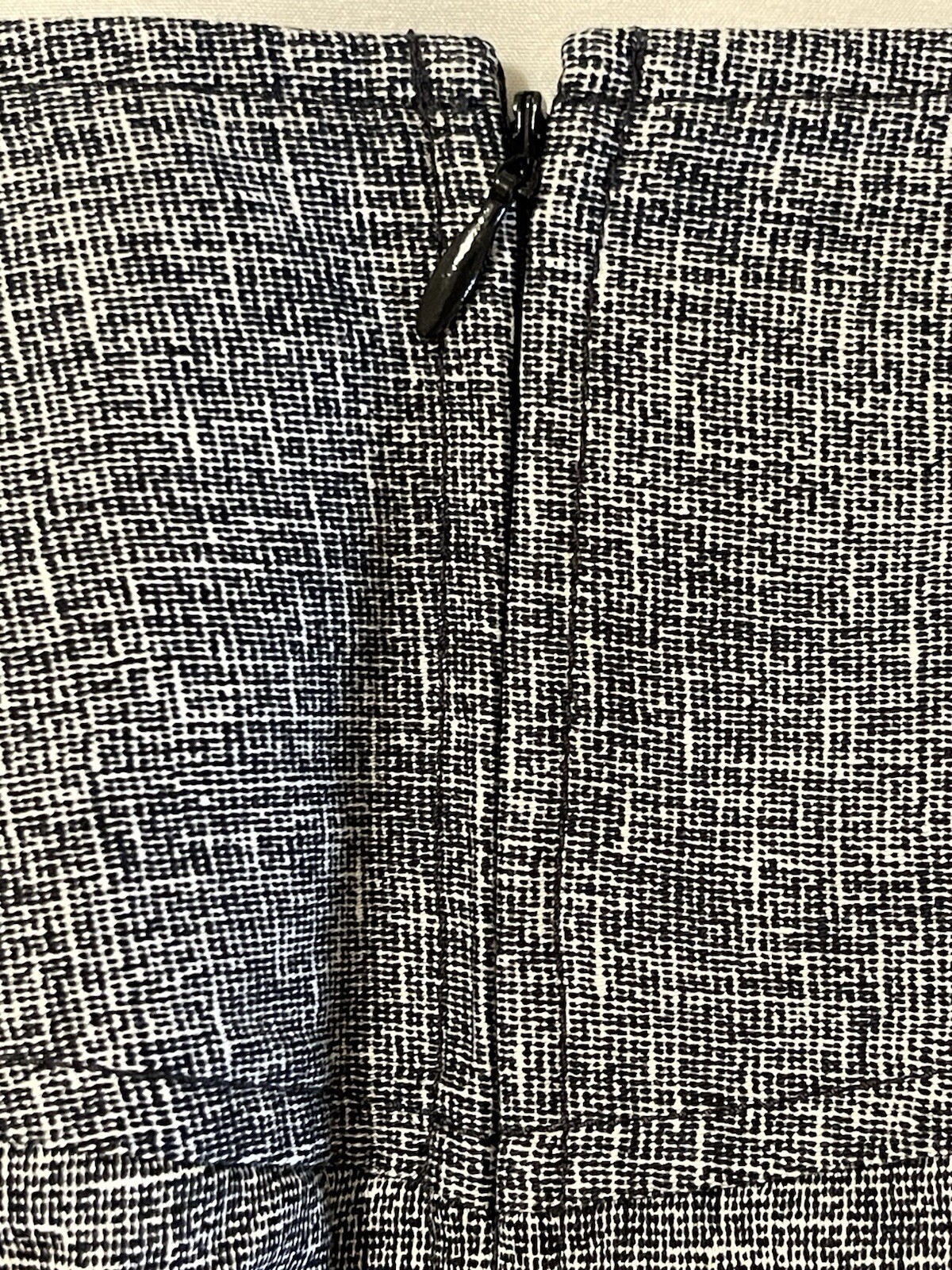 EXPRESS Gray Back Zip Lined Stretch Mini Skirt Wo… - image 6