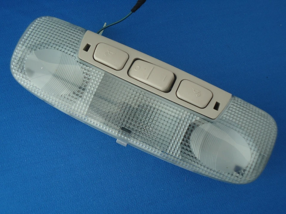 FORD FIESTA Mk7 FRONT INTERIOR COURTESY LIGHT  2009 TO 2016 - Image 3 of 4