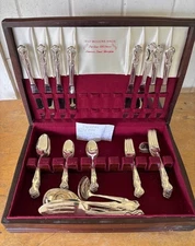 Wm Rogers Mfg Co Extra Plate INSPIRATION MAGNOLIA Setting for 8 Serving PRISTINE