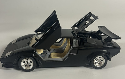 Bburago Black 1988 Lamborghini Countach 1/24 Die Cast Italy Working Doors