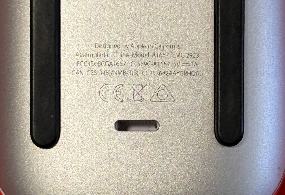 Apple A1657 Magic Mouse 2 Wireless Mouse  white/Silver  w/ USB-C to Lightning - Image 4 of 4