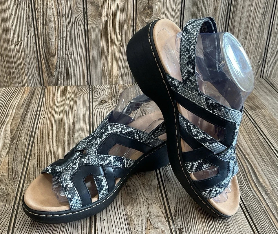 Sandálias Clarks femininas Merliah 9W de largura azul marinho pele de cobra salto tiras sapato conforto - Imagem 4 de 4