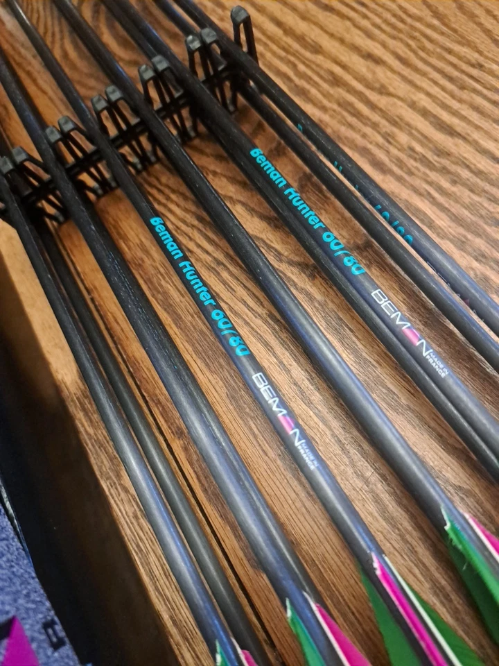 Beman Carbon  Hunter 60/80, Feathers Untrimmed, Need Inserts And Heads Installed - Image 3 of 4