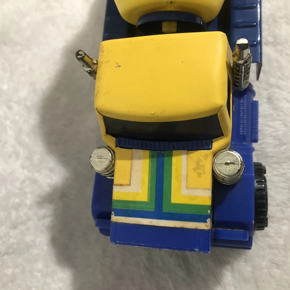 Camión de juguete mezclador de concreto Ertl 1986 vintage diecast Ertl azul y amarillo Foto 4 de 4