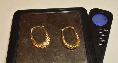 Solid 14k gold hollow pierced hoop earrings 28 x 19 x 3 mm 1.6gram - Picture 3 of 3