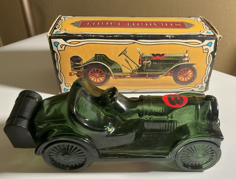 Avon Straight Eight Automobile Wild Country After Shave Bottle In Original box