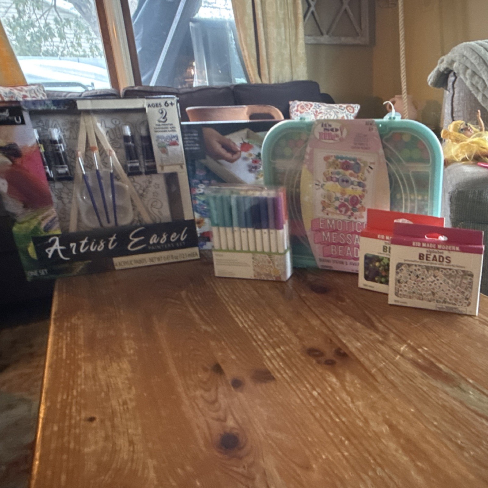 Kid Made Modern Artist Easel Set, Markers, Beads, Emoticon M