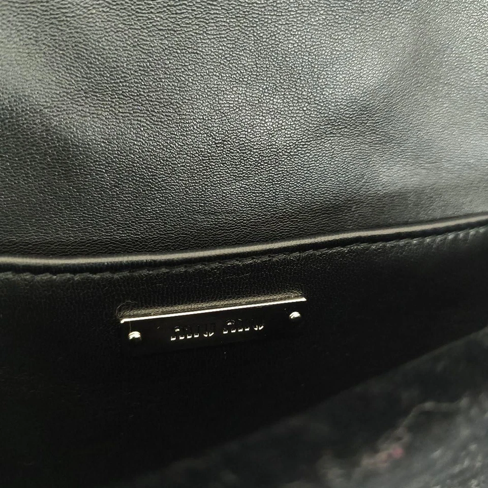 Bolso sin asas de terciopelo negro con cadena y cuero miu miu Bijou de Japón Foto 4 de 4