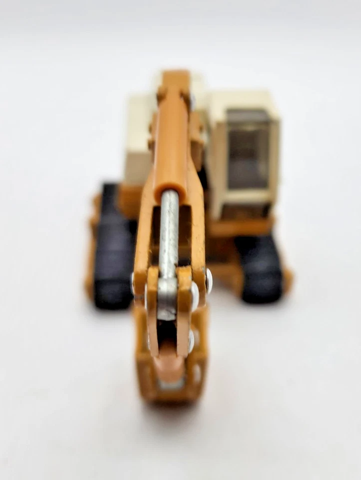 International IH 640 Excavator Mighty Movers ERTL 1:64 Scale Model #1854 No Box - Image 3 of 4