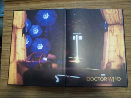 13th Dr Doctor Who The Official Annual 2022 - Picture 4 of 7