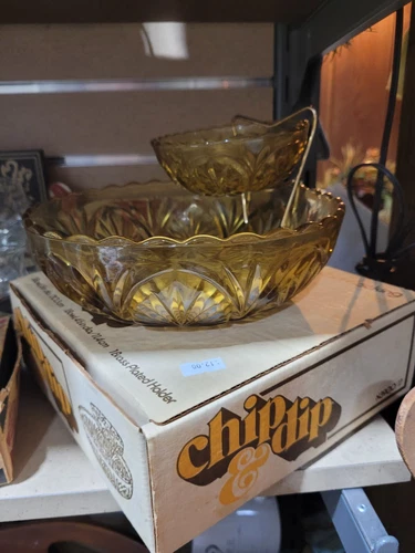 Vintage Anchor Hocking Honey Gold Chip Dip Bowl Set Brass Holder Stars Cameo Box