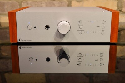 Pro-Ject Audio Systems Pre Box DS2 Digital - Silver w/ Rosenut Side Panels