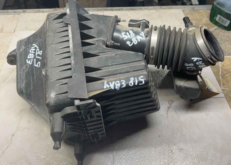 2005-07 FORD ESCAPE MERCURY MARINER 3.0L Air Intake Cleaner Filter Box Assembly - Image 2 of 4