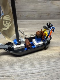 LEGO 7072, Captain Kragg's Pirate Boat, Complete(See description) set