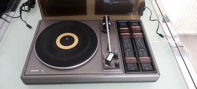 Plattenspieler Philips 461