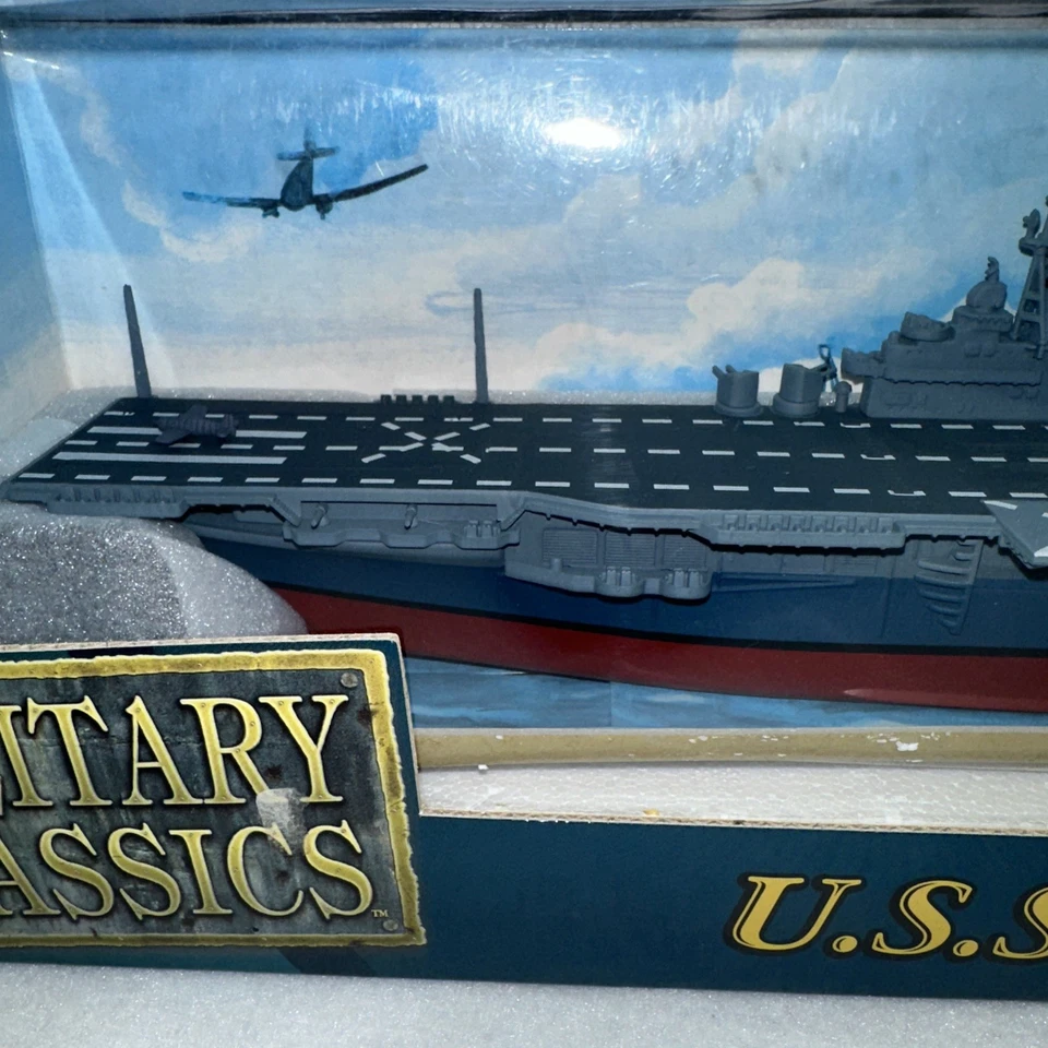 Military Classics USS Intrepid (CV-11) WWII Essex-Class Carrier 1:700 Scale - Image 4 of 4