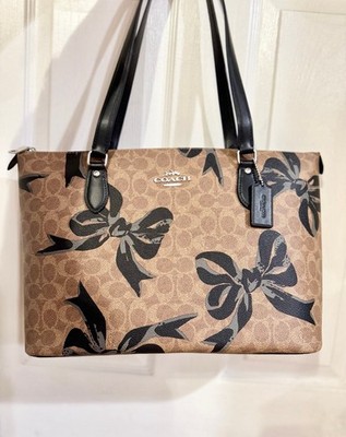 COACH トートバッグ ベージュ ブラック NWT Coach Gallery Tote Bag In Signature Canvas With Bow Print