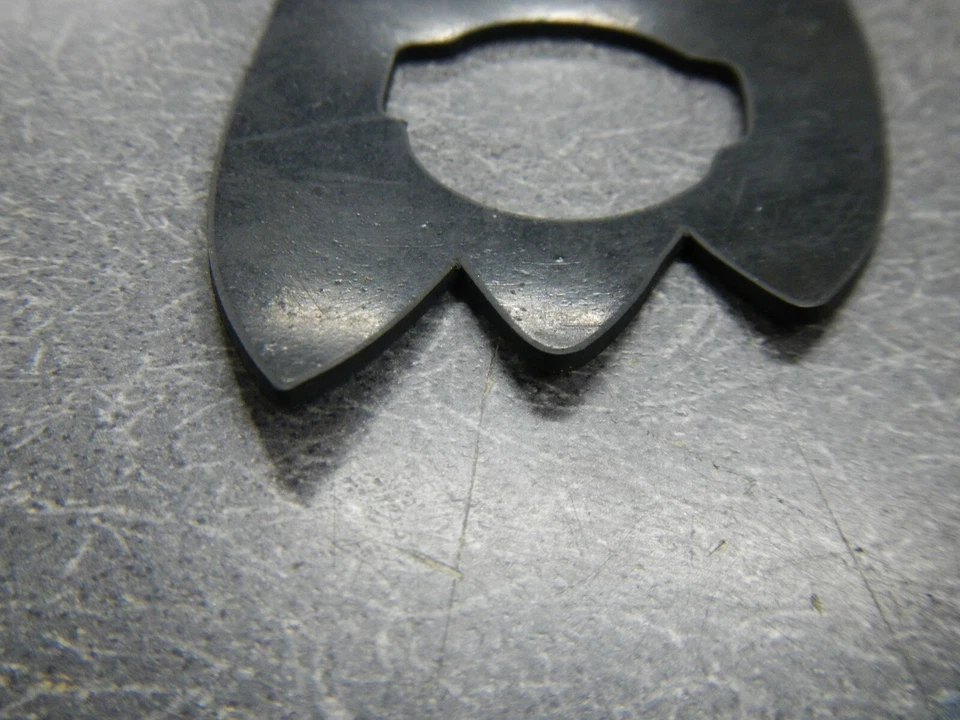 Buick Wildcat Electra Invicta 1962 LeSabre junta de bloqueo de maletero 62 emblema trasero NUEVO Foto 2 de 4