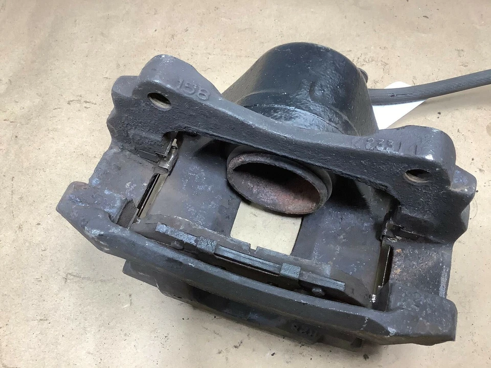 SOPORTE PINZA FRENO DELANTERO DERECHO BMW 535XI E60 AWD 2007-2008 Foto 4 de 4