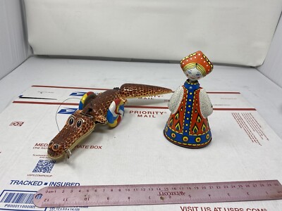 Vintage S&E Snapping Alligator Wind-Up Tin Litho Toy Lady In Dress