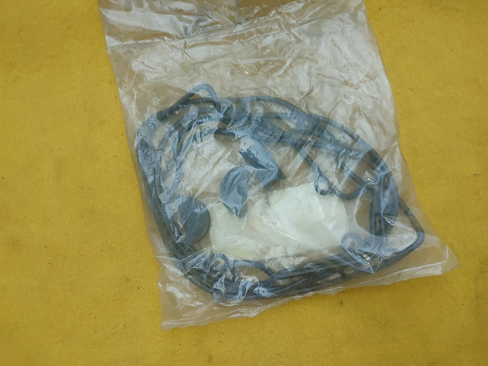 Vintage NOS Saab 8817512 16 Valve Cover Gasket 1984-1998 Saab 900 9000 - Image 4 of 4