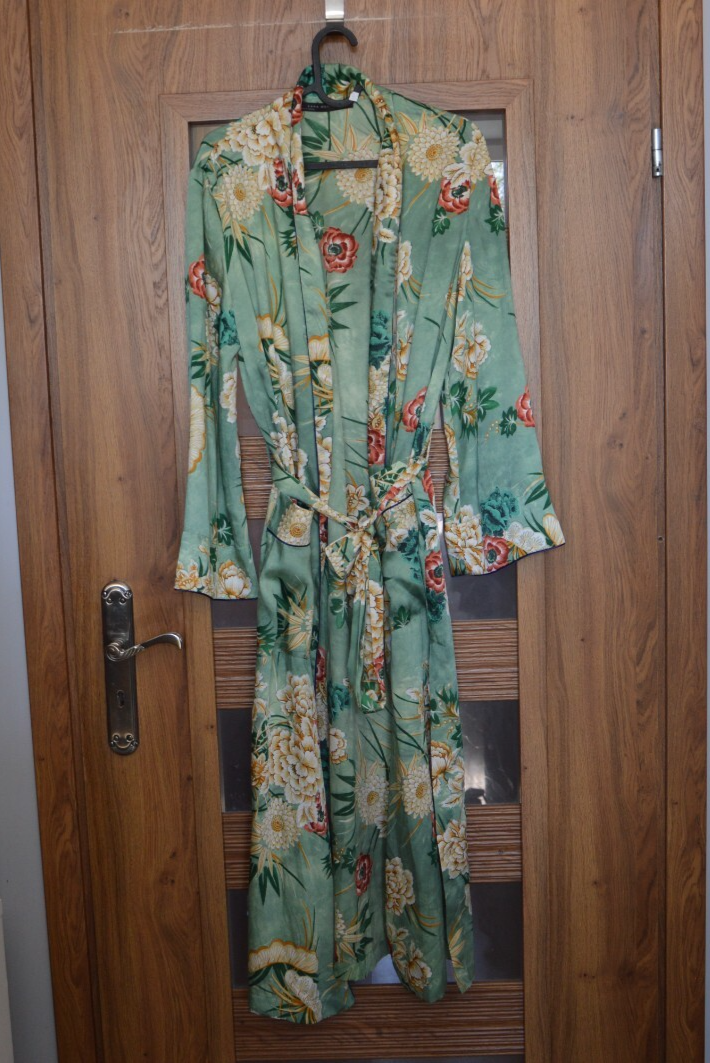 スペイン発送 ZARA ロングクロシェ着物 KIMONO 上品カジュアル ZARA Printed ART LONG Kimono Robe w/ Floral Belt SATIN Long