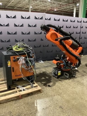 KUKA KR 210 R3100-2/FLR Robot Complete w/ KR C4 NA Controller USED