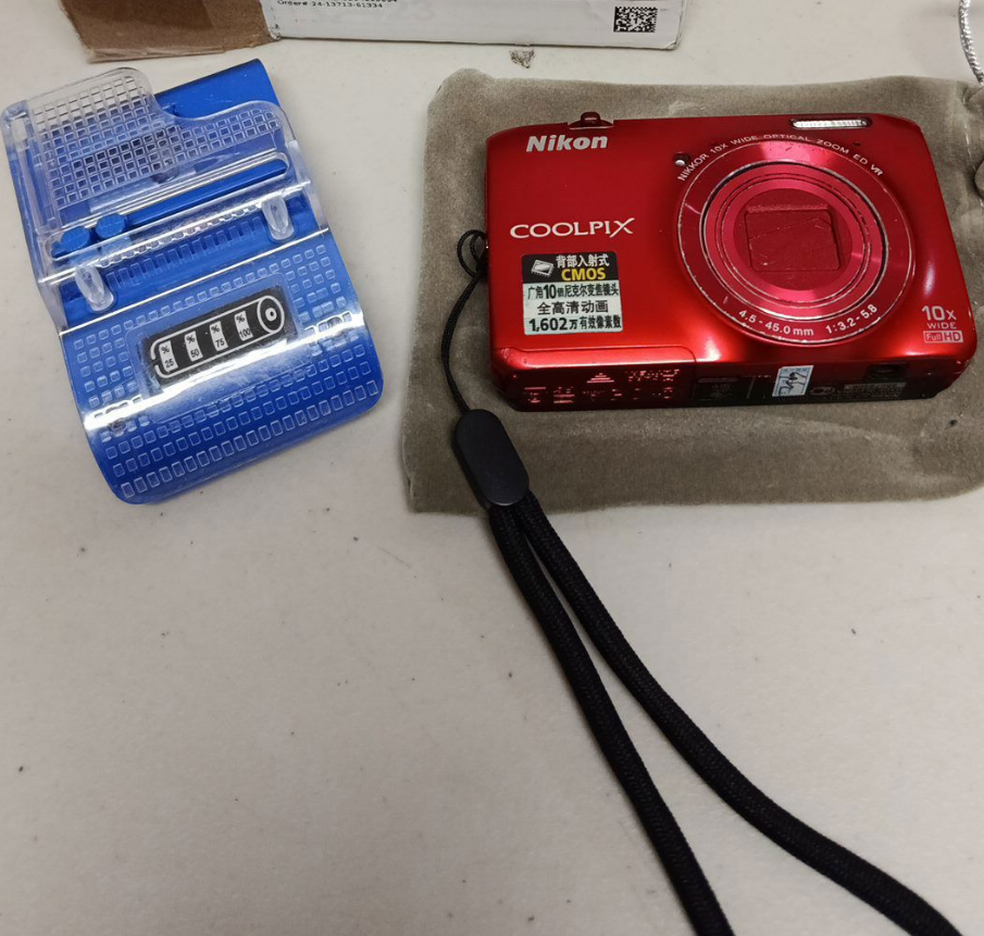 Nikon COOLPIX S6300 Digital Camera 10X Optical Zoom Red Fast power consumption