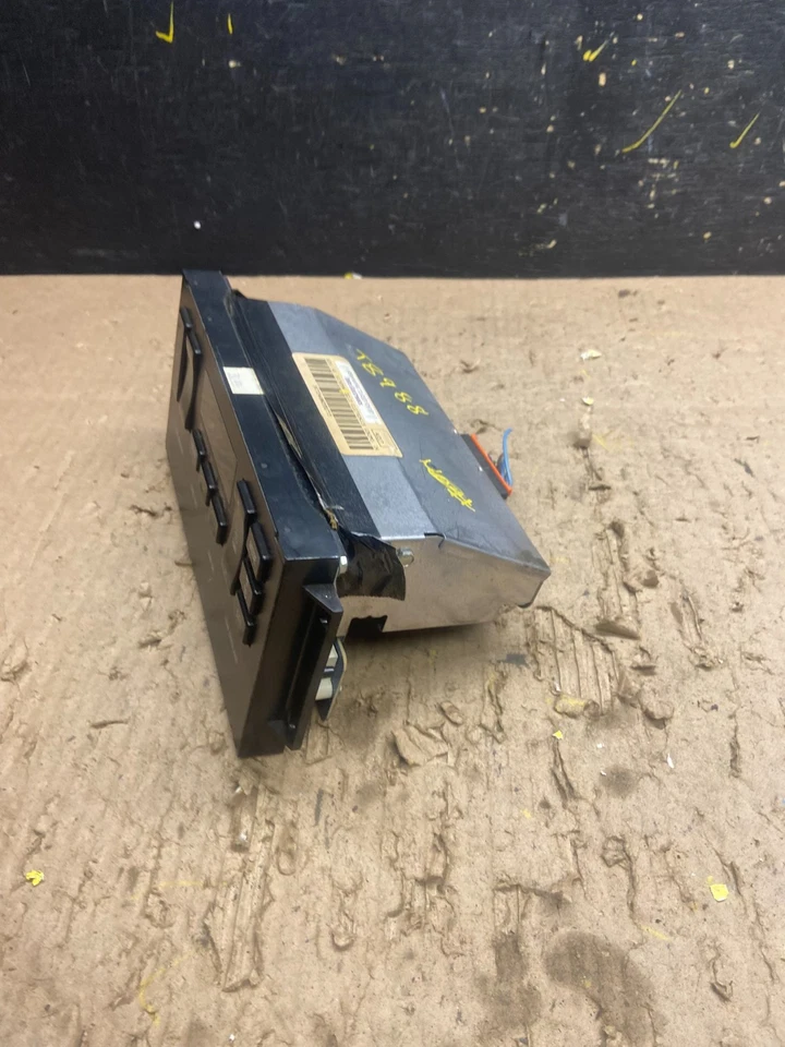 1992 年至 1993 年别克 Roadmaster 气候控制暖通空调面板 Oem t8988 DG — 第 3/4 张图片