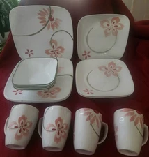 Corelle PRETTY PINK 16 Pieces Service For 4 Dinner & Salad Plates Bowls Mugs VGC