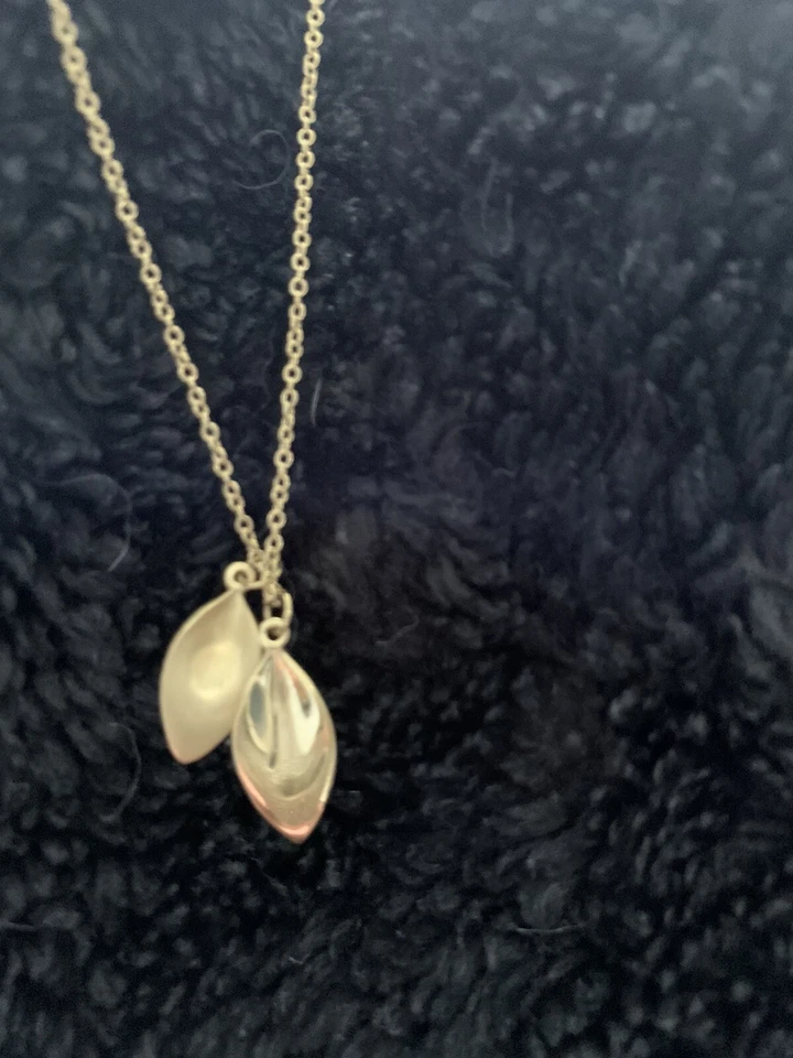 Collar Swarovski de dos hojas de oro amarillo de 14k Foto 3 de 4