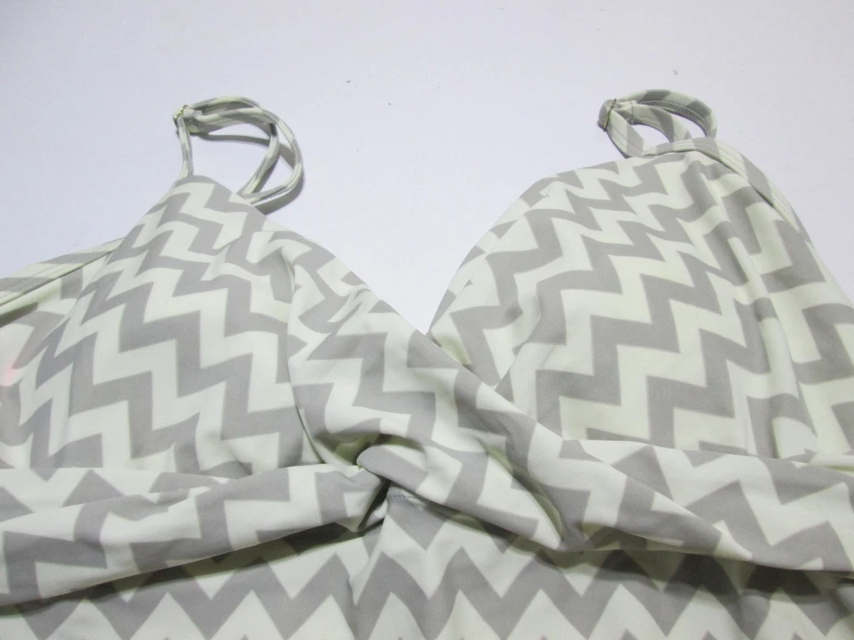 Liz Lange Womens Size M Tankini White/Gray Wireless Lined Chevron Beachwear - Image 3 of 4
