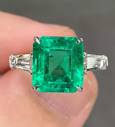 4.5 Carat Vivid Green Emerald 925 Sterling Silver Engagement Ring