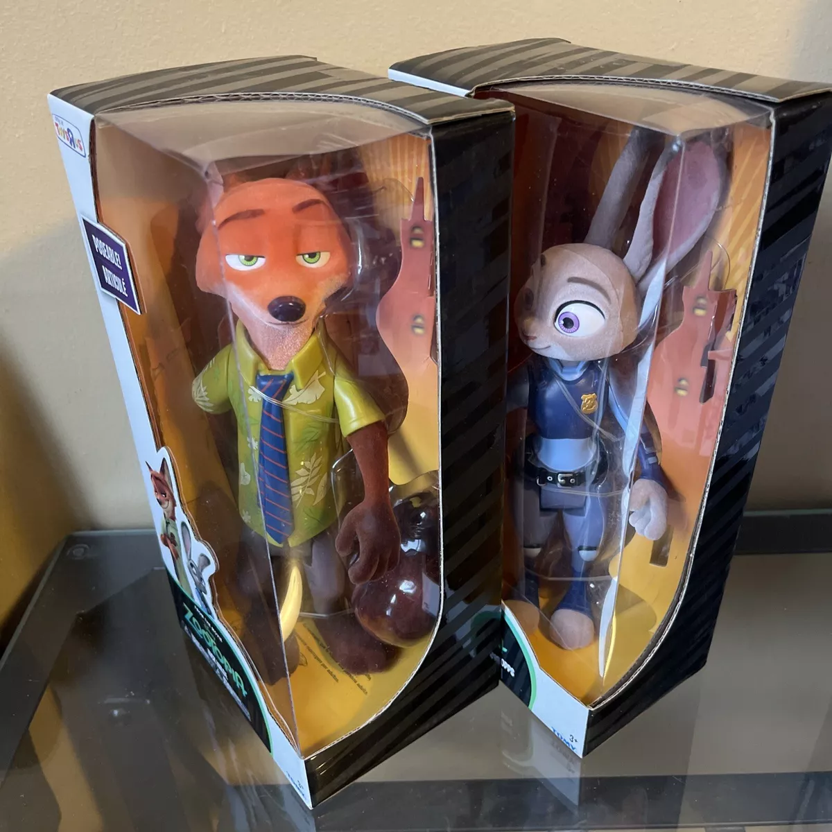 DISNEY ZOOTOPIA NICK WILDE & OFFICER JUDY HOPPS FIGURE TOYSRUS EXCLUSIVE  FLOCKED