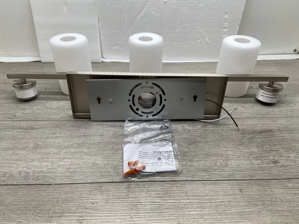 AFX  LEOV3109MBSN LEO  4 Light 31 inch Vanity Light Wall Light READ** - Image 2 of 3